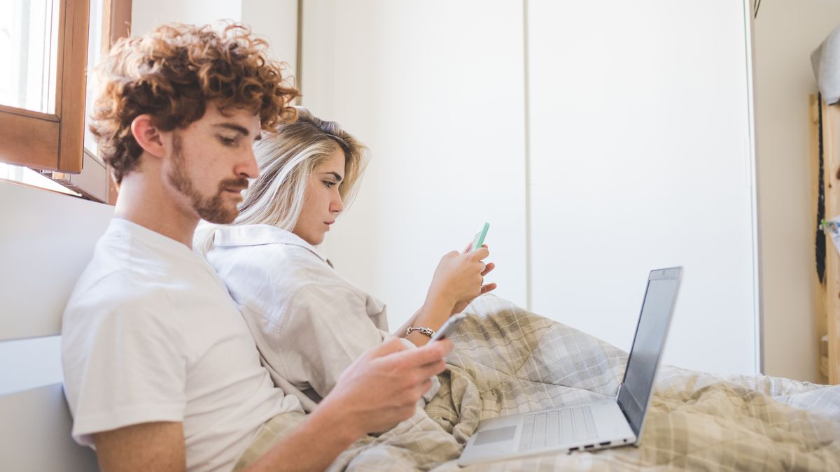 Když se mobil stane vaším milencem: 4 důvody, proč technologie ničí manželství